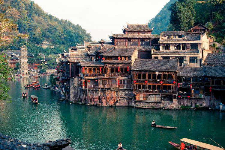 10 cổ trấn Trung Quốc đẹp như phim phải đi thu này