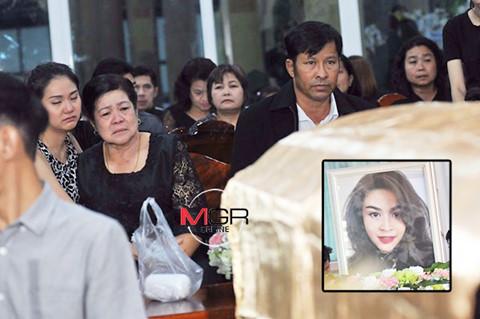 Vụ á hậu Thái Lan chết do tai nạn máy bay: Mẹ khóc ngất bên di thể con
