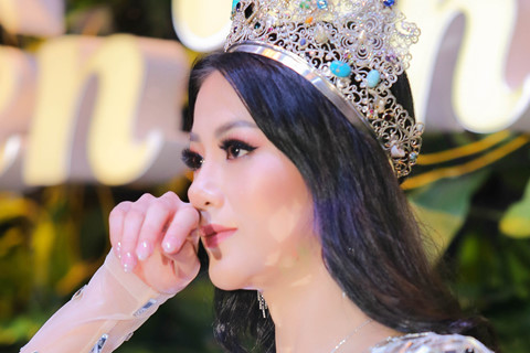Hoa hậu Phương Khánh khóc nấc thanh minh, bầu cũ tiếp tục tố vô ơn