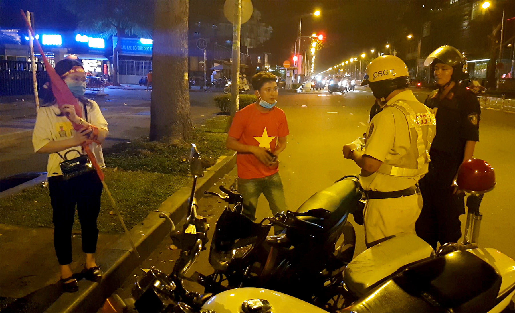 Hơn 100 xe máy ở Sài Gòn bị tạm giữ sau khi tuyển VN vô địch AFF Cup