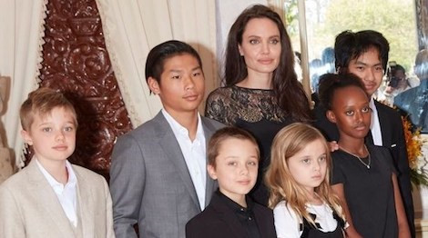 Angelina Jolie khuyến khích 6 con phát triển mặt tính cách nổi loạn