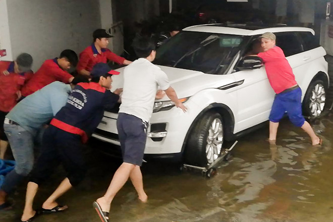 Tranh cãi chuyện đền bù ôtô bị ngâm nước ở chung cư Hoàng Anh Gia Lai