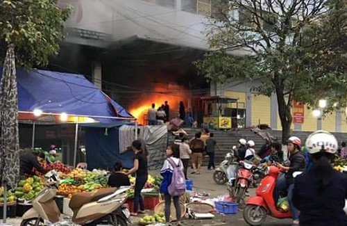Chợ lớn nhất Thái Nguyên bốc cháy ngày 27 tết
