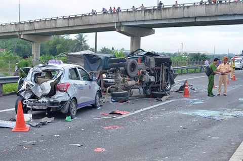 15 người tử vong do tai nạn giao thông ngày mùng 1 Tết