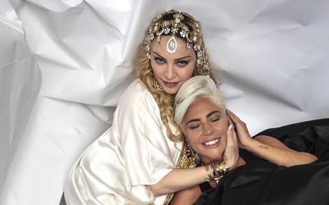Madonna và Lady Gaga ôm ấp nhau, xóa bỏ hận thù sau 10 năm