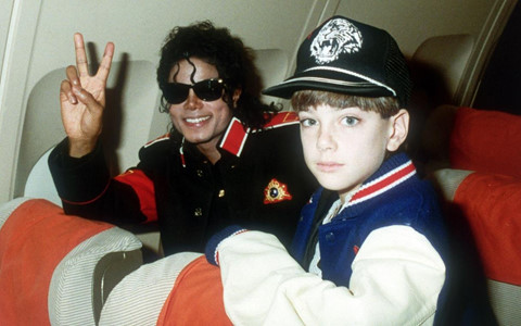 Phim tố Michael Jackson ấu dâm: Dối trá, lạm dụng và tổn thương