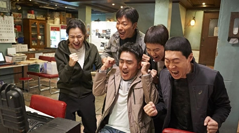 Phim hài kiếm 122 triệu USD, thành bom tấn ăn khách nhất lịch sử Hàn