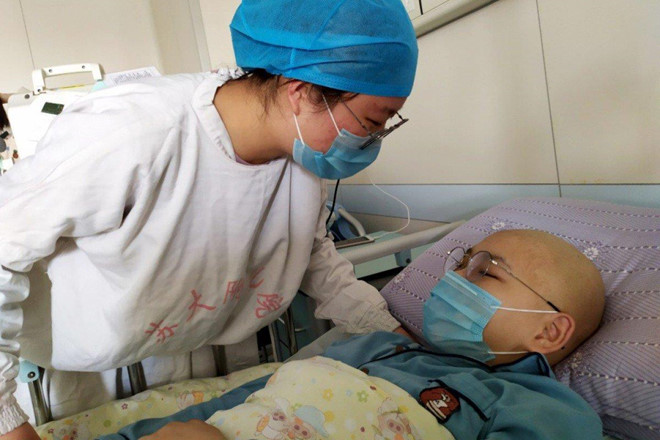 Nữ sinh Trung Quốc bỏ thi đại học để hiến tủy cứu sống em trai