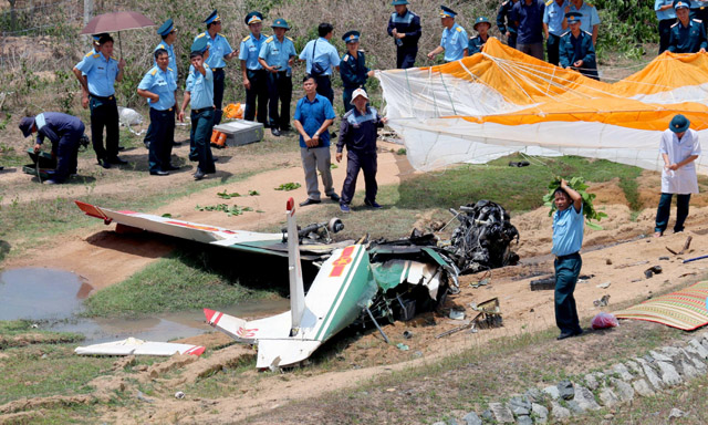 Máy bay Yak-52 gãy đôi khi gặp nạn ở Khánh Hòa