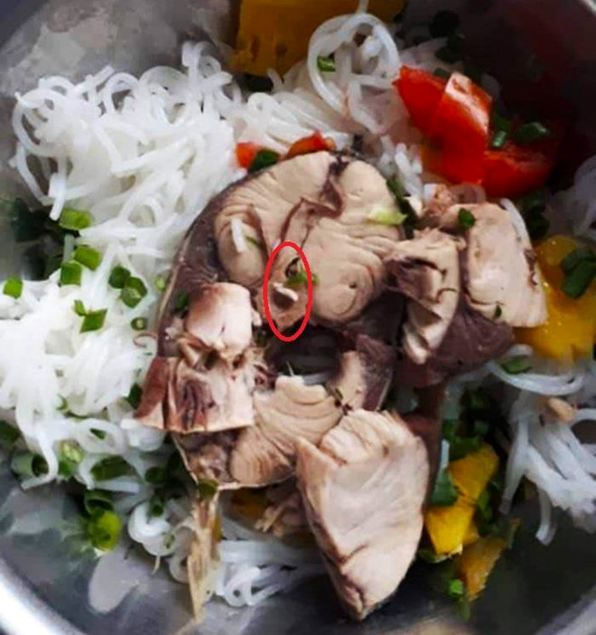 Sán xuất hiện trong thức ăn của công nhân Đà Nẵng