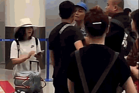 Trần Quán Hy xô xát, chửi bới người khác giữa sân bay