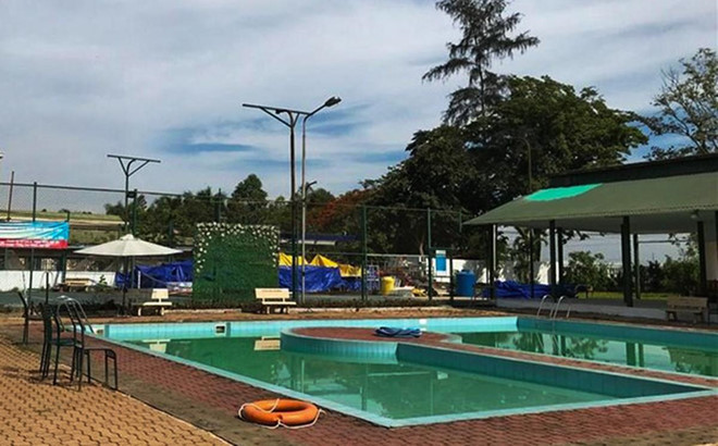 Hai nam sinh chết đuối trong hồ bơi khách sạn