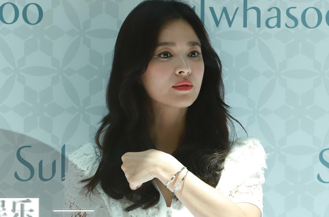Song Hye Kyo trông gầy gò, mệt mỏi xuất hiện sau ly hôn