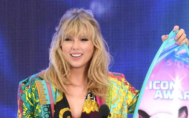 Taylor Swift và dàn sao teen xuất hiện rạng rỡ trên thảm xanh