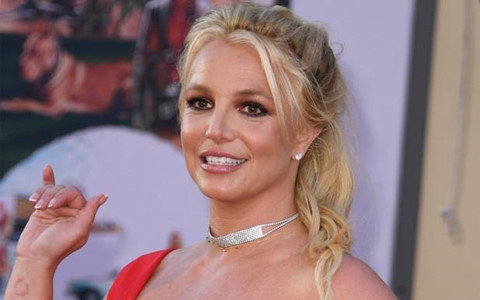 Britney Spears bị chỉ trích vì khoe mẽ và phung phí