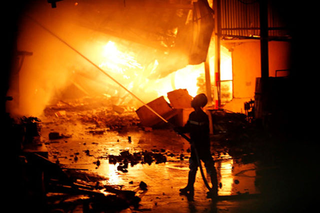 Gần 2.000 m2 nhà xưởng công ty bóng đèn Rạng Đông bị thiêu rụi