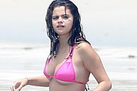 Selena Gomez buồn vì bị chê béo