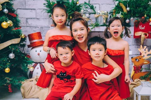 Gia đình Lý Hải và dàn sao Việt trang hoàng nhà đón Noel