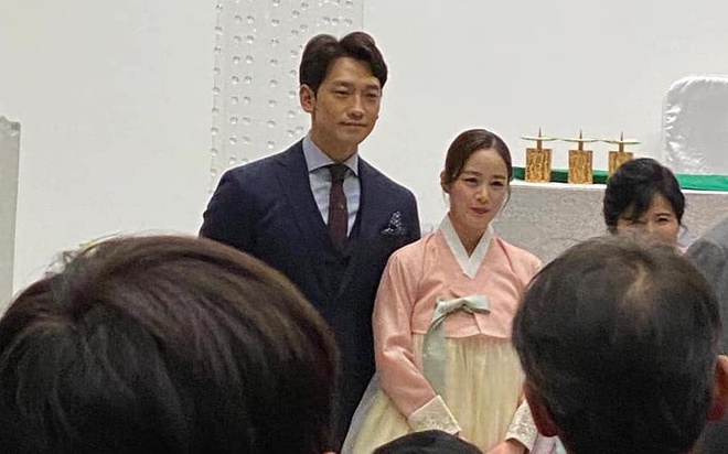 Bi Rain - Kim Tae Hee trong đám cưới em trai