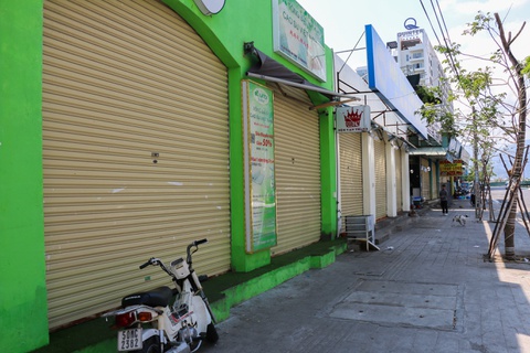Đường vắng, quán đóng cửa khi ngưng đón khách Trung Quốc ở Nha Trang
