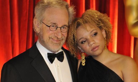 Con gái Steven Spielberg bị bắt vì ẩu đả với bạn trai