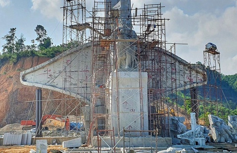 Huyện nghèo xây dựng tượng đài 14 tỷ vì 'nguyện vọng nhân dân'