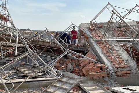 Sập tường công trình ở Đồng Nai làm 10 người chết