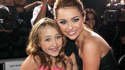Noah Cyrus - nữ ca sĩ 10 năm chịu tổn thương vì là em gái Miley