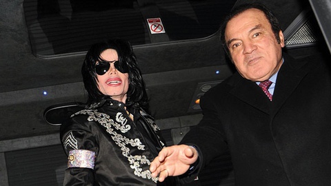 Quản lý cũ Michael Jackson tiếp tục kiện, đòi bồi thường 3 triệu USD