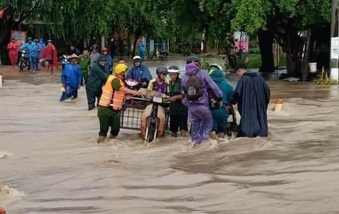 Mưa lớn khiến hàng trăm ngôi nhà ở Đắk Lắk bị ngập