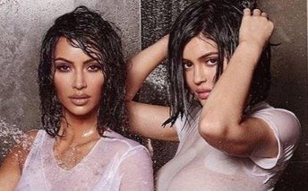 Bức ảnh gây tranh cãi của Kim Kardashian và Kylie Jenner