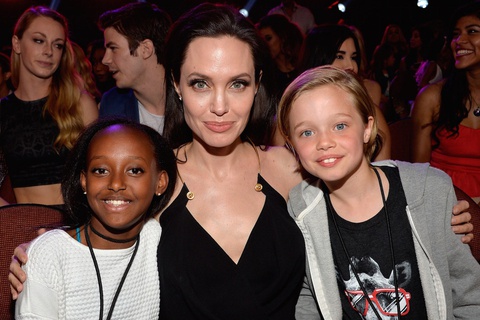 Angelina Jolie không cho con gặp ông bà nội suốt 4 năm