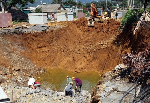"Hố tử thần" ở Lai Châu khiến 3 hộ dân sơ tán khẩn trong đêm