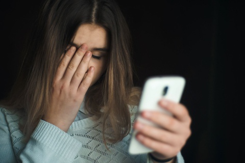 Nhiều cô gái bỏ Facebook, Instagram vì bị quấy rối