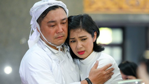Việt Trinh, Giáng My khóc trong tang lễ NSND Lý Huỳnh