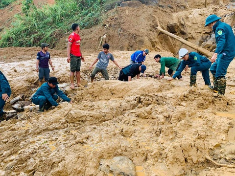 Tìm thấy 5 thi thể trong vụ sạt lở núi ở Phước Sơn