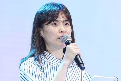 Nghệ sĩ Hàn tới viếng Park Ji Sun