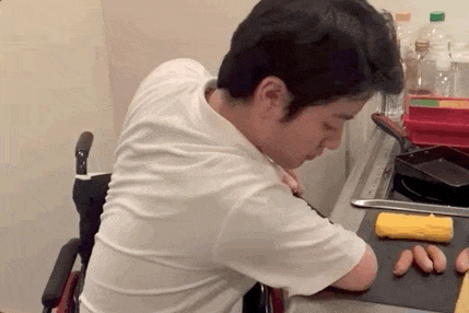 Chàng trai Nhật mất tay, chân vì tai nạn trở thành vlogger nổi tiếng