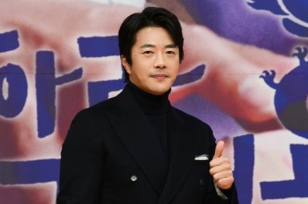 Kwon Sang Woo bị đứt gân chân khi quay phim