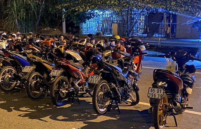 Cảnh sát Cần Thơ vây bắt 52 thanh niên tụ tập đua xe