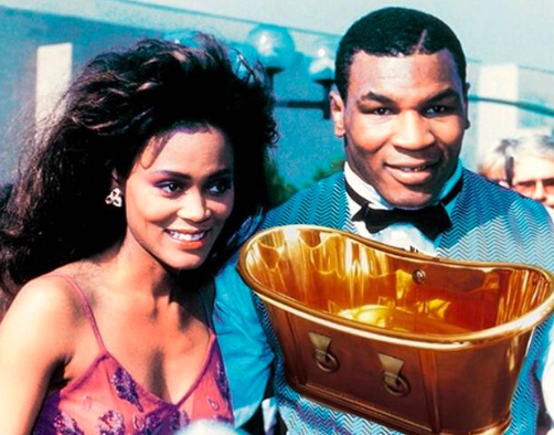 Mike Tyson từng mua bồn tắm bằng vàng trị giá 2,2 triệu USD
