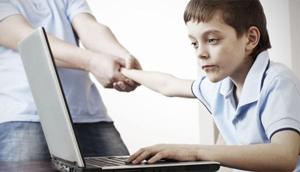 Trẻ em gặp nguy hiểm khi chơi game online