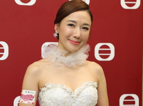 Cựu hoa đán TVB Lý Thi Hoa được bạn trai cầu hôn