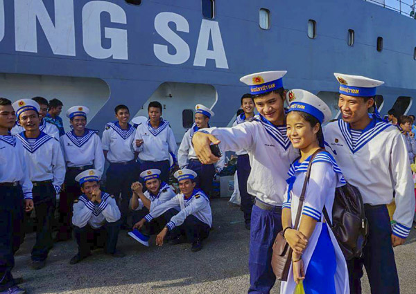 'Cô gái Trường Sa' bảy năm viết thư cho lính biển