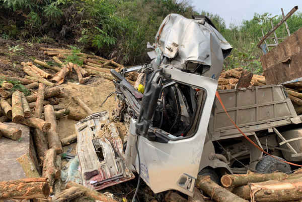 Vụ lật xe tải làm 7 người chết: Đề nghị giám định điện thoại tài xế