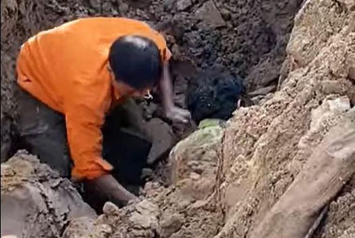 Xác minh thông tin tìm thấy người đàn ông dưới 2 m đất tại Hà Nội