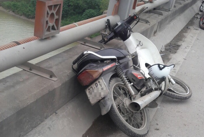 Nam thanh niên tử vong trên cầu Thanh Trì