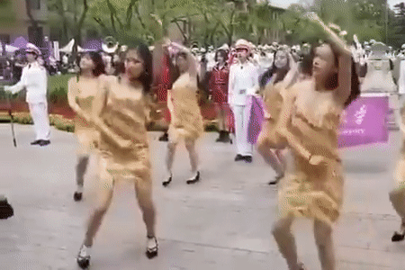 Bài nhảy của 9 nữ sinh viên Đại học Thanh Hoa gây tranh cãi