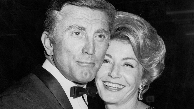 Vợ cố diễn viên Kirk Douglas qua đời ở tuổi 102