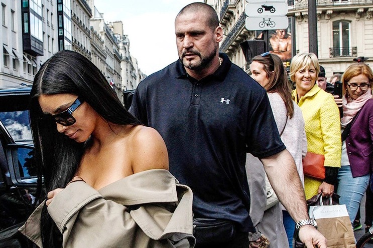 Kim Kardashian vướng vào vụ buôn lậu đồ cổ